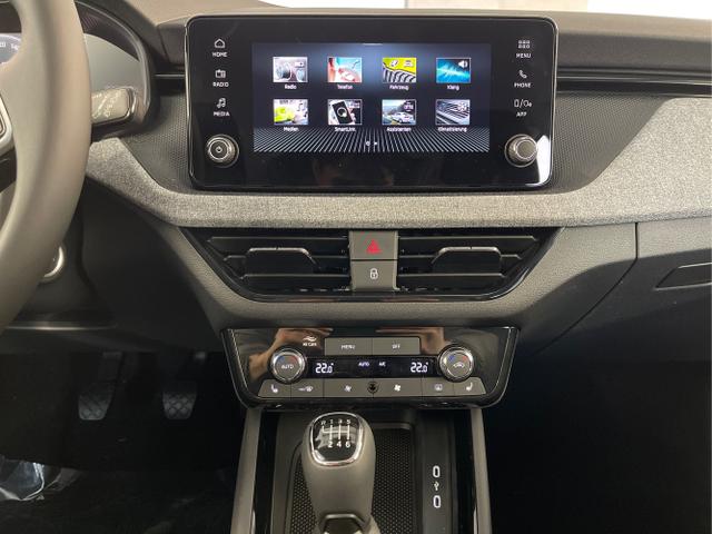 Skoda / KAMIQ / Schwarz / / / 115PS AHK+Kessy+PDC vo+hi+Alarm+Kamera+Climatronic+App Connect