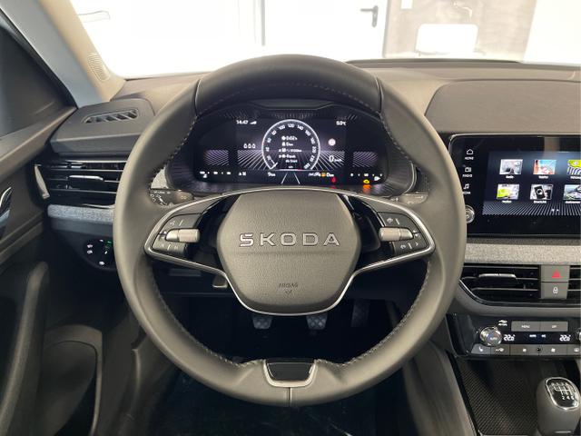 Skoda / KAMIQ / Schwarz / / / 115PS AHK+Kessy+PDC vo+hi+Alarm+Kamera+Climatronic+App Connect