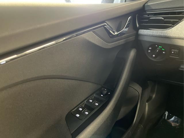 Skoda / KAMIQ / Schwarz / / / 115PS AHK+Kessy+PDC vo+hi+Alarm+Kamera+Climatronic+App Connect