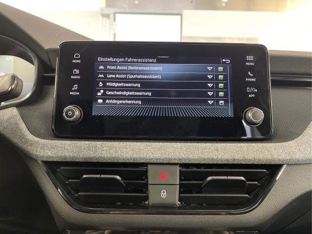 Skoda / KAMIQ / Schwarz / / / 115PS AHK+Kessy+PDC vo+hi+Alarm+Kamera+Climatronic+App Connect