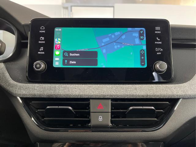 Skoda / KAMIQ / Schwarz / / / 115PS AHK+Kessy+PDC vo+hi+Alarm+Kamera+Climatronic+App Connect