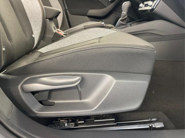 Skoda / KAMIQ / Schwarz / / / 115PS AHK+Kessy+PDC vo+hi+Alarm+Kamera+Climatronic+App Connect