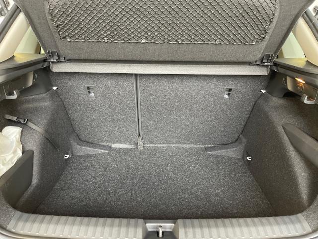 Skoda / KAMIQ / Schwarz / / / 115PS AHK+Kessy+PDC vo+hi+Alarm+Kamera+Climatronic+App Connect