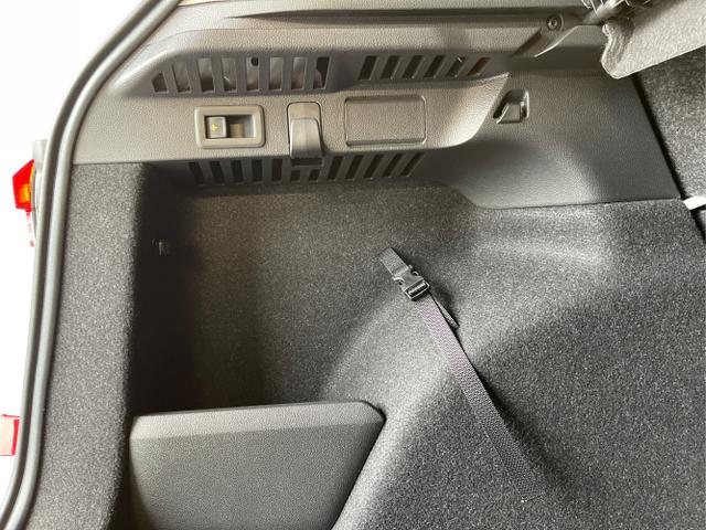 Skoda / KAMIQ / Schwarz / / / 115PS AHK+Kessy+PDC vo+hi+Alarm+Kamera+Climatronic+App Connect