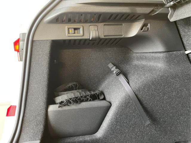 Skoda / KAMIQ / Wei&szlig; / / / 115PS DSG AHK+Navi+Matrix+GV5+Pano+Kessy+Kamera+Alu17+Sitzheiz