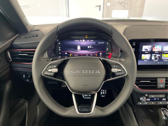 Skoda / KAMIQ / Silber / / / 115PS DSG AHK+Navi+Matrix+GV5+Pano+Kessy+Kamera+Alu17+Sitzheiz