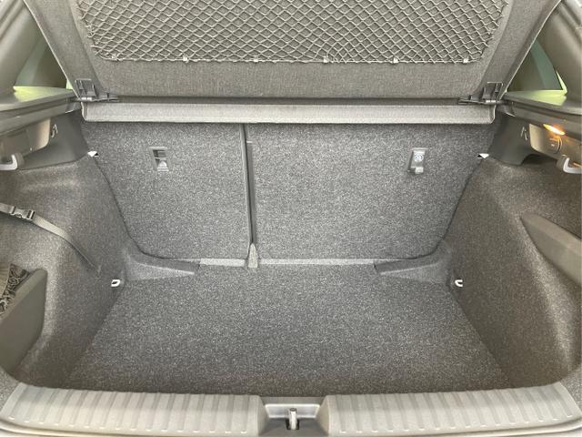 Skoda / KAMIQ / Silber / / / 115PS DSG AHK+Navi+Matrix+GV5+Pano+Kessy+Kamera+Alu17+Sitzheiz