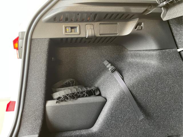 Skoda / KAMIQ / Silber / / / 115PS DSG AHK+Navi+Matrix+GV5+Pano+Kessy+Kamera+Alu17+Sitzheiz