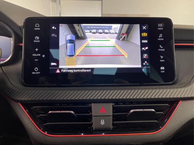 Skoda / KAMIQ / Silber / / / 115PS DSG AHK+Navi+Matrix+GV5+Pano+Kessy+Kamera+Alu17+Sitzheiz