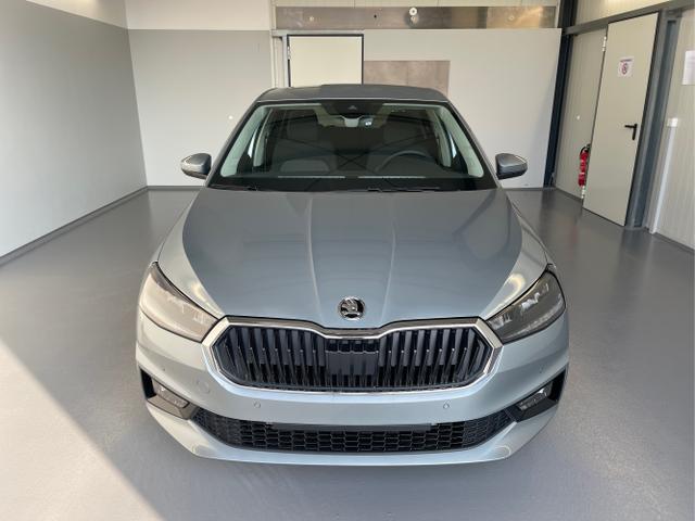 Skoda / Fabia / Silber / / / 115PS DSG GV5+AHK+Alu+Kessy+Climatronic+Sitzheiz+Kamera+Sunset