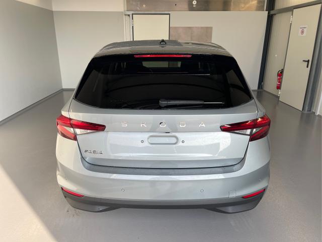 Skoda / Fabia / Silber / / / 115PS DSG GV5+AHK+Alu+Kessy+Climatronic+Sitzheiz+Kamera+Sunset