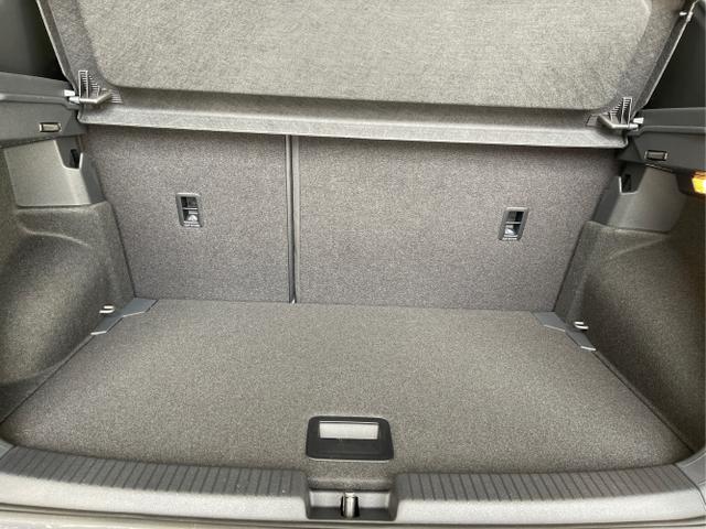 Volkswagen / T-Cross / Silber / / / 150PS DSG GV5+Navi+IQ.Light+AHK+Black+Cam+Keyless+Side+Climatronic