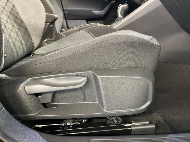 Volkswagen / Taigo / Schwarz / / / 150PS DSG Black Style+AHK