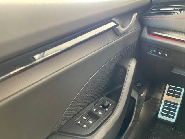 Skoda / Octavia Combi / Grau / / / 265PS DSG HUD+Pano+360&deg;+DCC+AHK+CANTON+Matrix+Alu19+eHeck+GV4