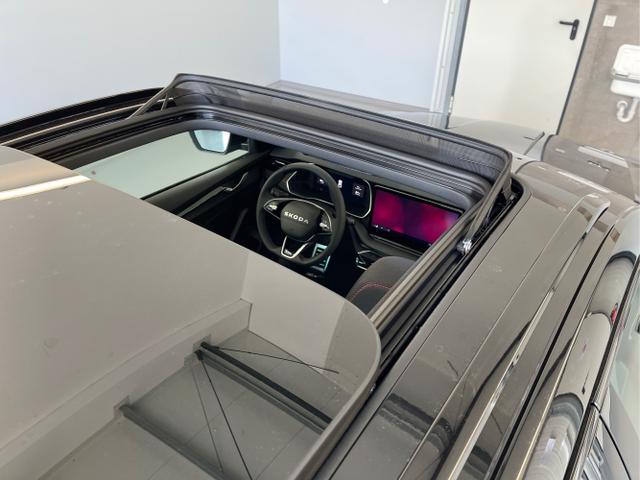 Skoda / Octavia Combi / Schwarz / / / 265PS DSG HUD+Pano+360&deg;+DCC+AHK+CANTON+Matrix+Alu19+eHeck+GV4