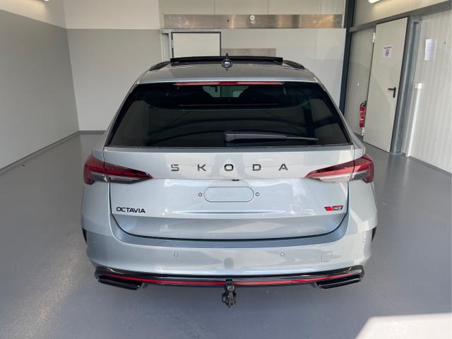 Skoda / Octavia Combi / Silber / / / 265PS DSG HUD+Pano+360&deg;+DCC+AHK+CANTON+Matrix+Alu19+eHeck+GV4