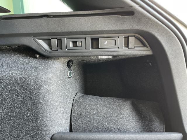 Skoda / Octavia Combi / Silber / / / 265PS DSG HUD+Pano+360&deg;+DCC+AHK+CANTON+Matrix+Alu19+eHeck+GV4