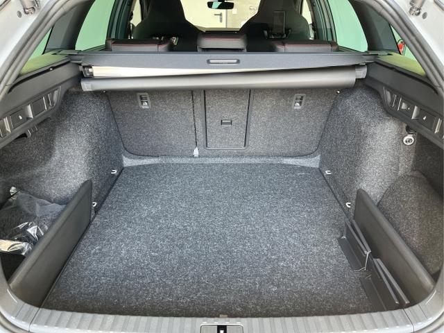 Skoda / Octavia Combi / Wei&szlig; / / / 265PS DSG HUD+Pano+360&deg;+DCC+AHK+CANTON+Matrix+Alu19+eHeck+GV4