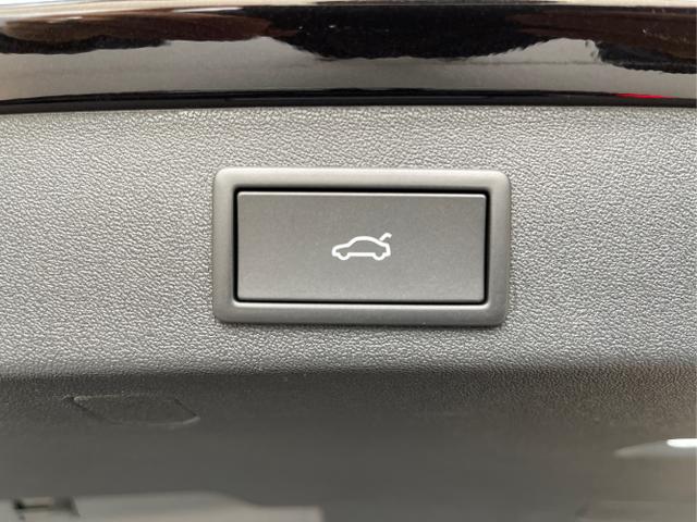 Skoda / Kodiaq / Schwarz / / / 193PS TDI 4x4 7Sitze+AHK+HUD+Pano+360&deg;+GV5+Navi+CANTON+Alu20