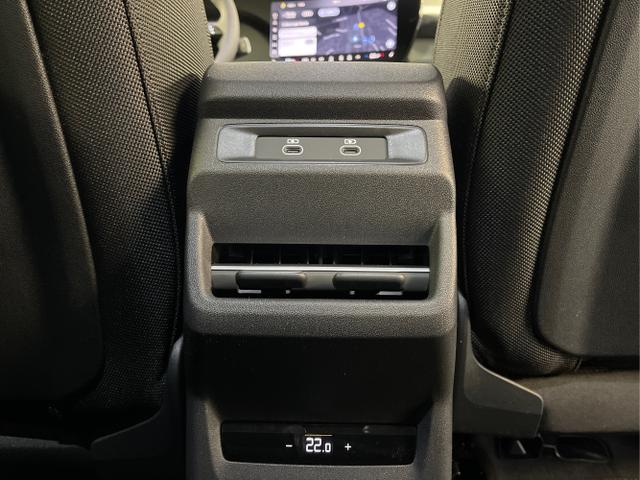 Audi / Q3 Sportback / Schwarz / / / TFSI 265 PS quattro S line Pano+TechPro+Matrix+AHK+HUD+Alu20+KlimaPlus+DCC+SONOS