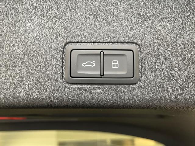 Audi / Q3 Sportback / Grau / / / TFSI 265 PS quattro S line Pano+TechPro+Matrix+AHK+HUD+Alu20+KlimaPlus+DCC+SONOS