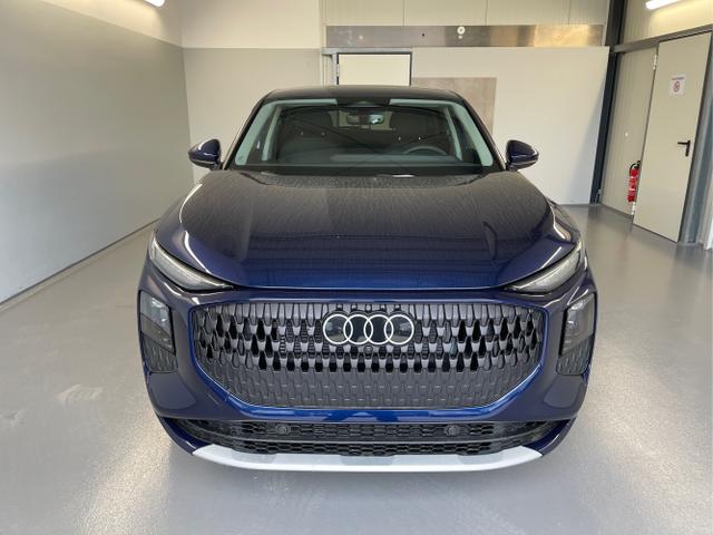 Audi / Q3 Sportback / Blau / / / TFSI quattro Tech+AHK+LEDPlus+ACC+Kamera+Alu18+Volllack