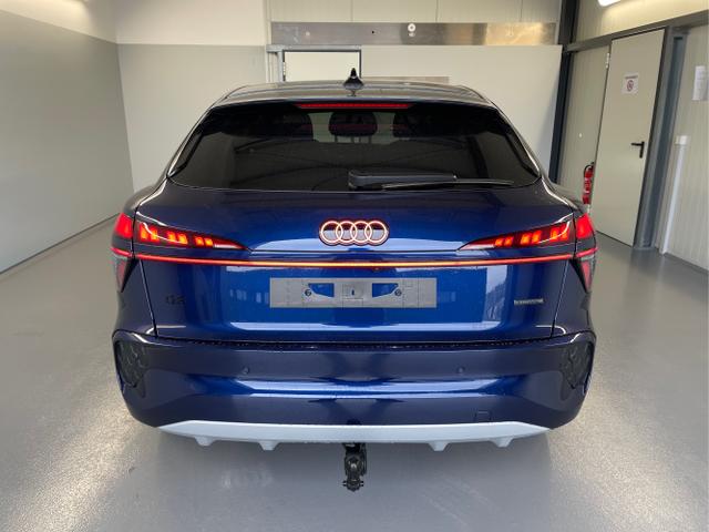 Audi / Q3 Sportback / Blau / / / TFSI quattro Tech+AHK+LEDPlus+ACC+Kamera+Alu18+Volllack