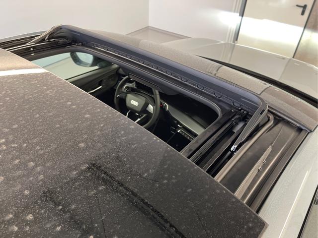 Audi / Q3 Sportback / Grau / / / TFSI 265 PS quattro S line Pano+TechPro+Matrix+AHK+HUD+Alu20+KlimaPlus+DCC+SONOS