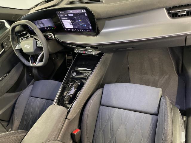 Audi / Q3 Sportback / Blau / / / TFSI 265 PS quattro S line Pano+TechPro+Matrix+AHK+HUD+Alu20+KlimaPlus+DCC+SONOS