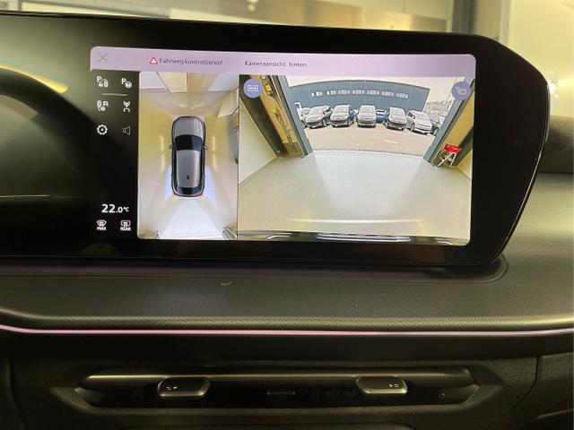 Audi / Q3 Sportback / Blau / / / TFSI 265 PS quattro S line Pano+TechPro+Matrix+AHK+HUD+Alu20+KlimaPlus+DCC+SONOS