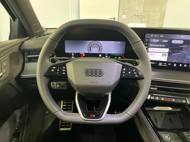Audi / Q3 Sportback / Blau / / / TFSI 265 PS quattro S line Pano+TechPro+Matrix+AHK+HUD+Alu20+KlimaPlus+DCC+SONOS