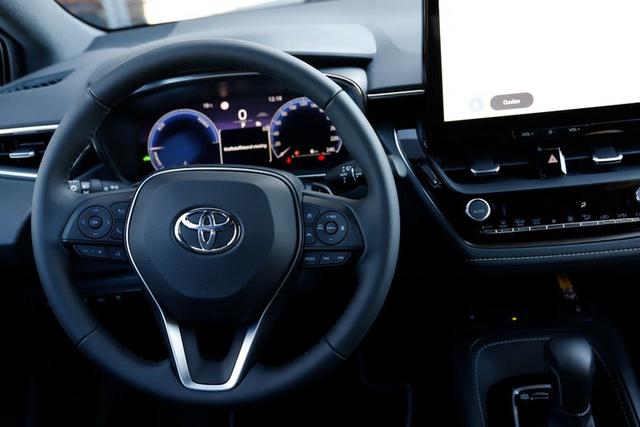 Toyota Corolla Touring Sports Team Deutschland 2,0-l-VVT-i Hybrid mit stufenlosem Automatikget 