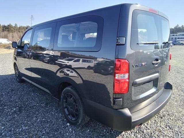 Opel Vivaro Kombi 9-Sitzer 2.0 Diesel 8-Gang-Automatik 