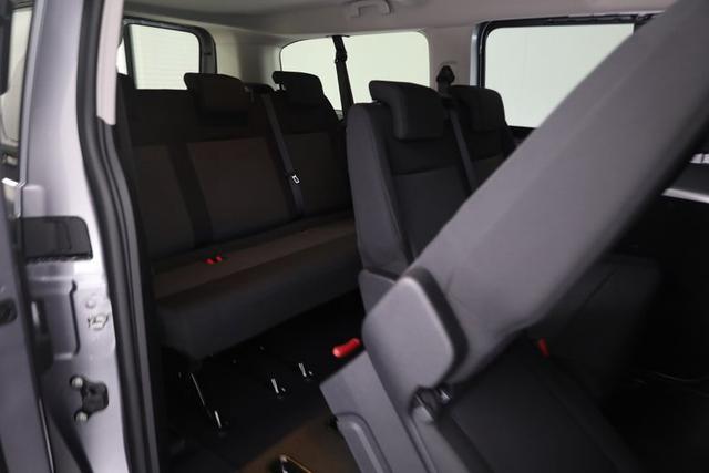 Opel Vivaro Kombi 9-Sitzer Lang 2.0 Diesel 8-Gang Automatikgetriebe 