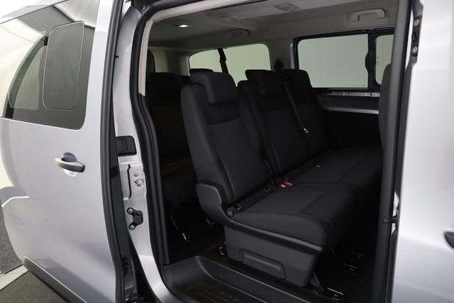 Opel Vivaro Kombi 9-Sitzer Lang 2.0 Diesel 8-Gang Automatikgetriebe 