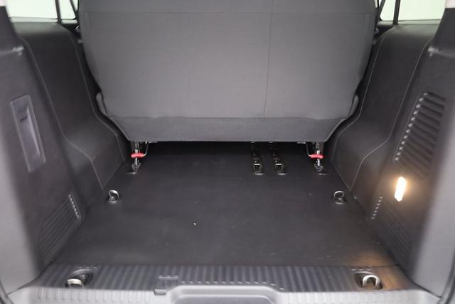 Opel Vivaro Kombi 9-Sitzer Lang 2.0 Diesel 8-Gang Automatikgetriebe 