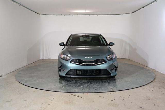 Kia Ceed LX Plus Special 1.5 T-GDI 7-Gang-DCT 