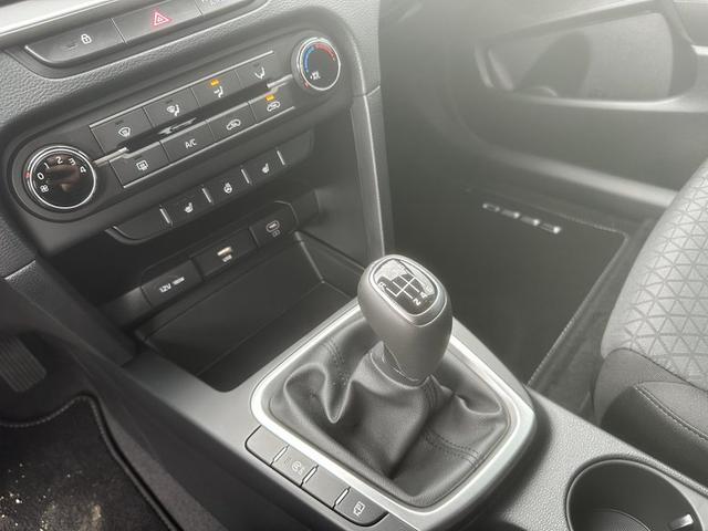Kia Ceed Silver 1.5 T-GDI 6-Gang 
