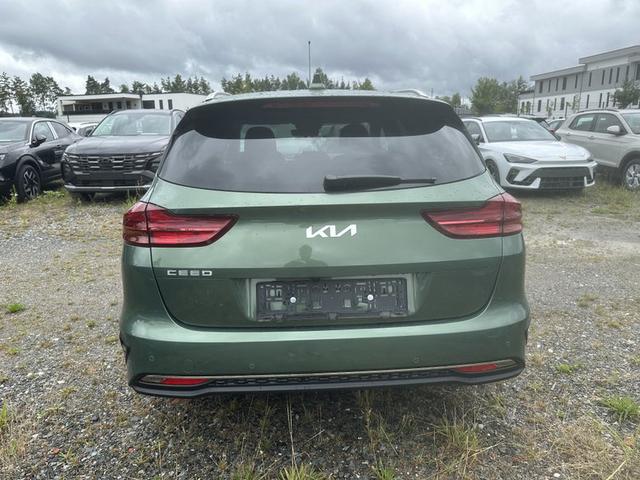 Kia Ceed Sportswagon Silver 1.5 T-GDI 6-Gang 