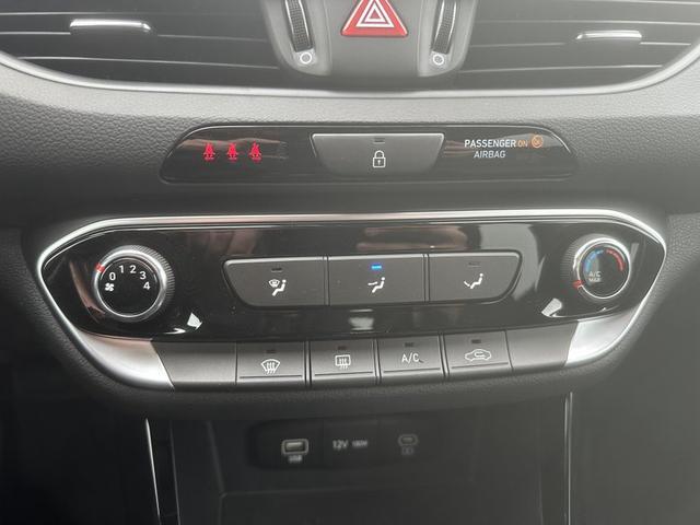 Hyundai i30 Kombi Family 1.5 T-GDI 7-Gang-DSG 