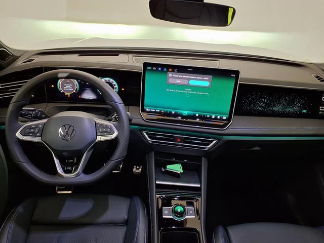 Volkswagen Tiguan R-Line 1.5 eTSI OPF DSG 