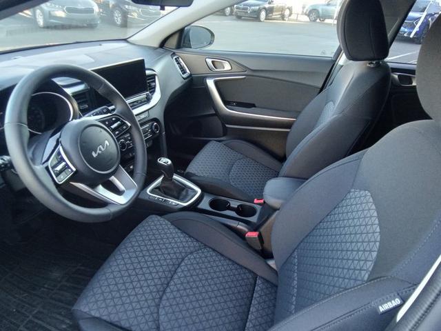 Kia Ceed Silver 1.5 T-GDI 6-Gang 