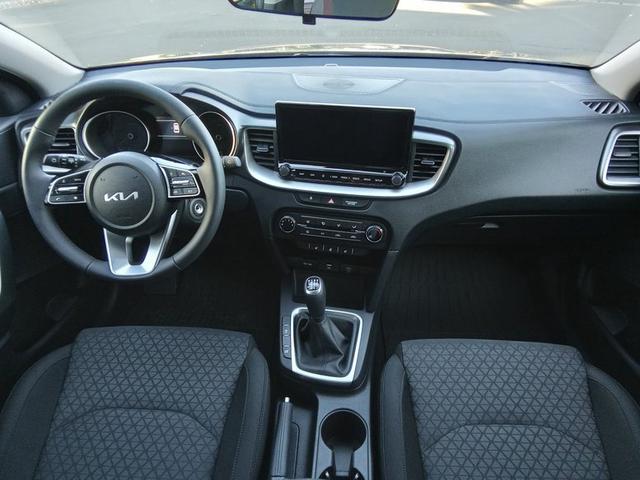 Kia Ceed Silver 1.5 T-GDI 6-Gang 