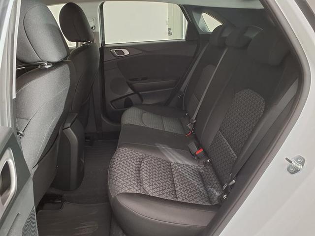 Kia Ceed Silver 1.5 T-GDI 6-Gang 