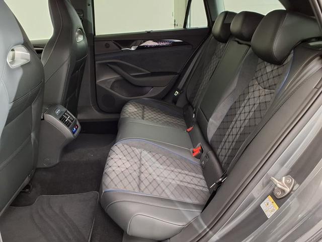 Volkswagen Passat Variant R-Line 2.0 TSI 7-Gang-DSG 4x4 