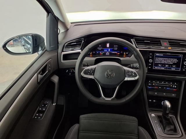 Volkswagen Touran Life Plus 1.5 TSI 7-Gang-DSG 