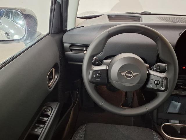 MINI Cooper C Essential Trim 1.5 7-Gang Steptronic 