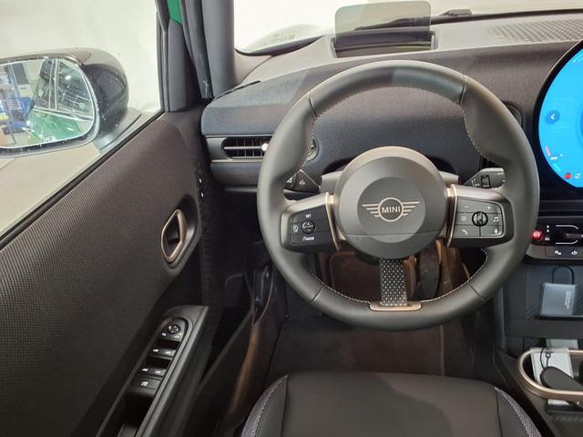 MINI Cooper C Essential Trim 1.5 7-Gang Steptronic 