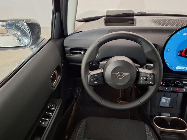 MINI Cooper C Essential Trim 1.5 7-Gang Steptronic 