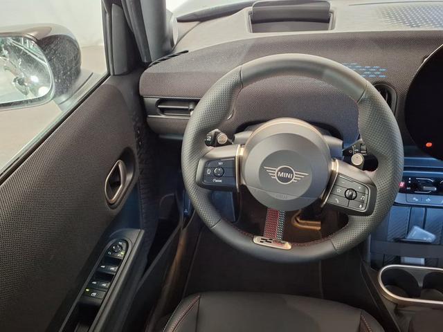 MINI Cooper S John Works Trim 2.0 7-Gang Steptronic 